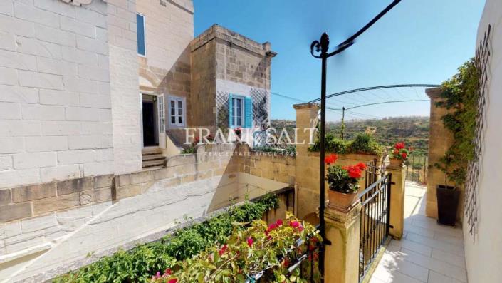 Image No.19-4 Bed Farmhouse for sale