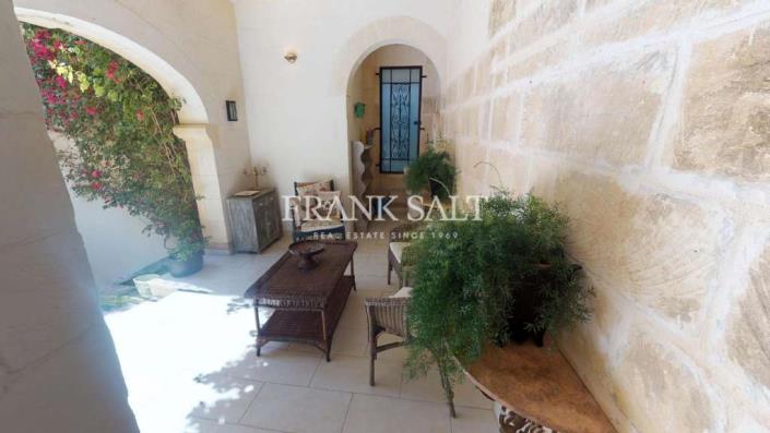 Image No.20-4 Bed Farmhouse for sale