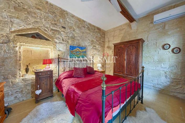 Image No.9-3 Bed Farmhouse for sale