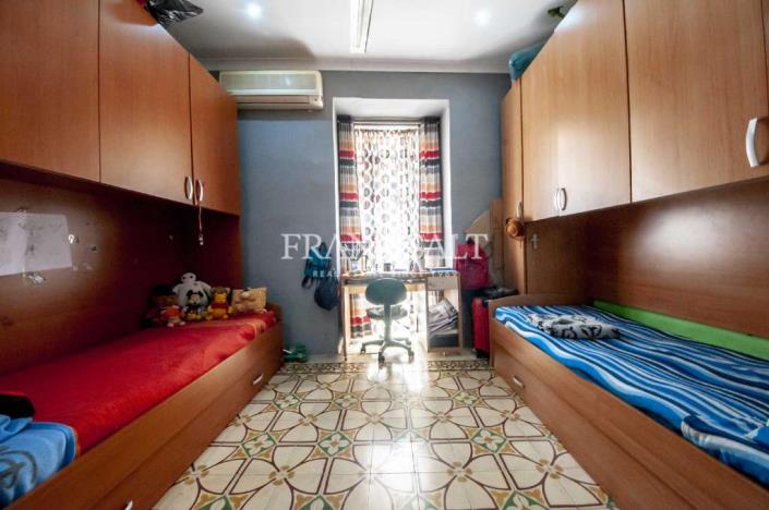 Image No.5-3 Bed Townhouse for sale