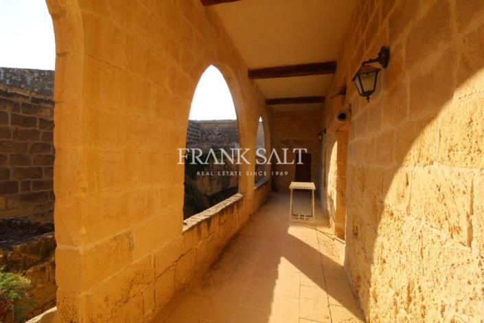 Image No.2-2 Bed Farmhouse for sale