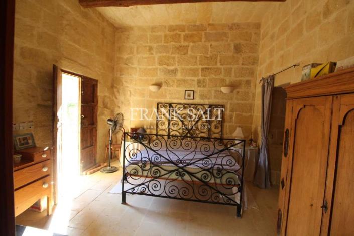 Image No.4-2 Bed Farmhouse for sale