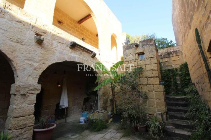 Image No.9-2 Bed Farmhouse for sale