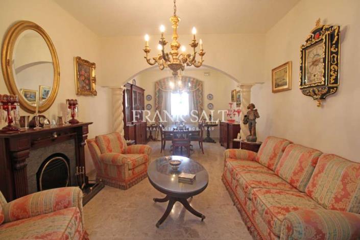 Image No.2-4 Bed Townhouse for sale