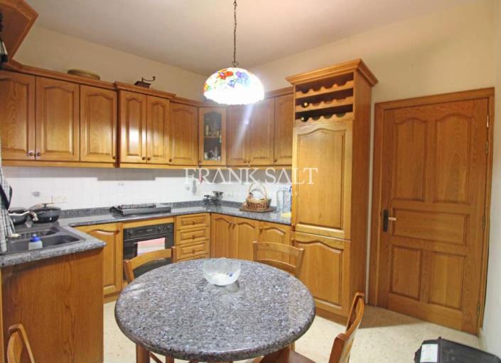 Image No.4-4 Bed Townhouse for sale