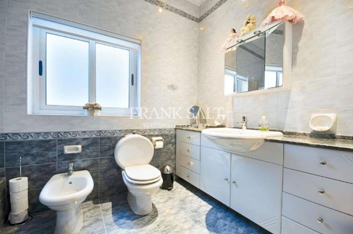 Image No.11-4 Bed Country House for sale