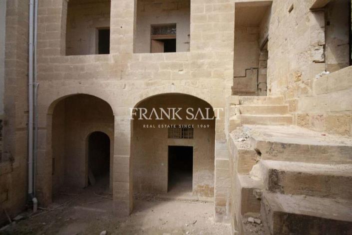 Image No.13-3 Bed Farmhouse for sale