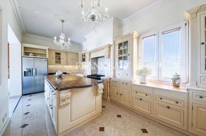 Image No.4-5 Bed Bungalow for sale