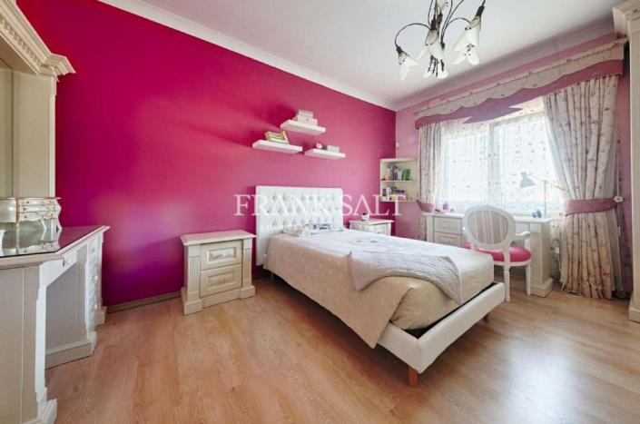 Image No.11-5 Bed Bungalow for sale