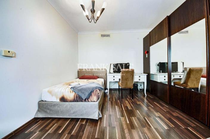 Image No.12-5 Bed Bungalow for sale