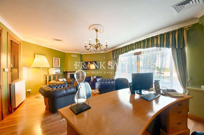 Image No.18-5 Bed Bungalow for sale