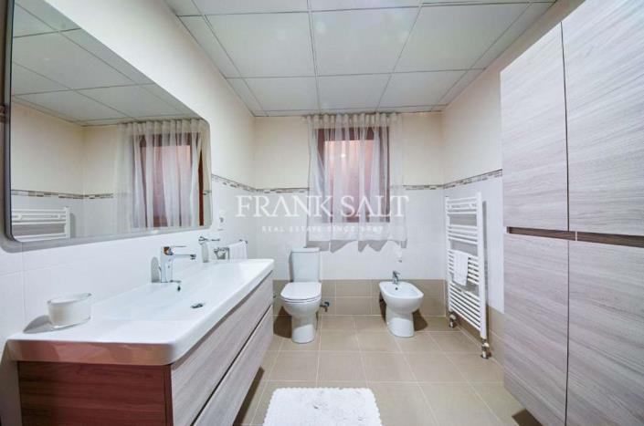 Image No.23-5 Bed Bungalow for sale