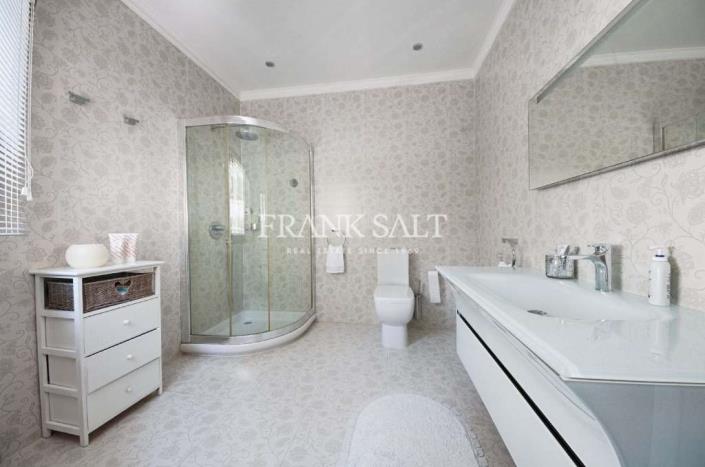 Image No.24-5 Bed Bungalow for sale