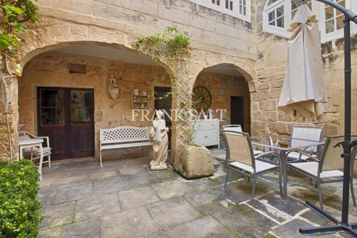 Image No.1-3 Bed Farmhouse for sale