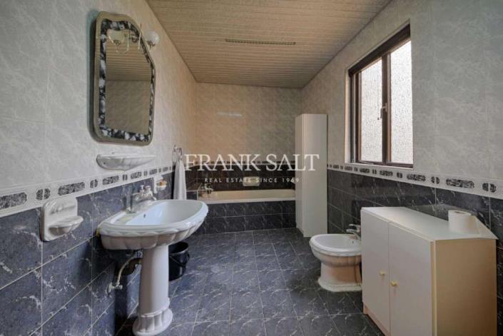 Image No.7-3 Bed Townhouse for sale