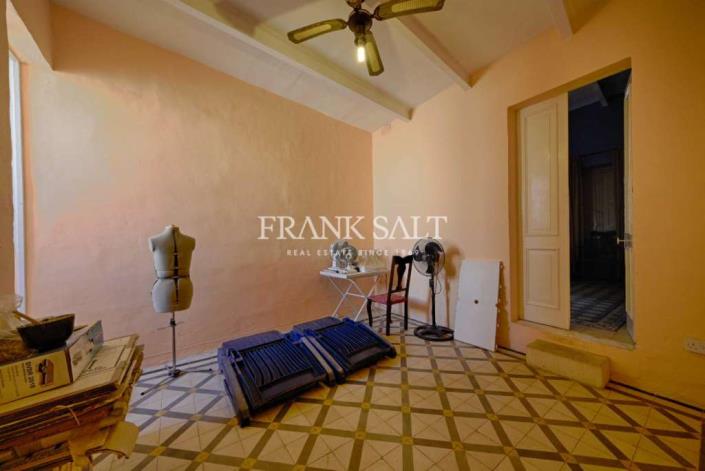 Image No.10-3 Bed Townhouse for sale