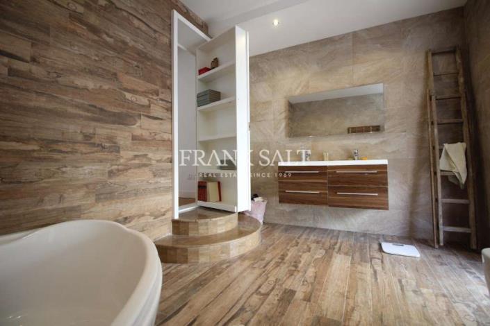 Image No.7-2 Bed Farmhouse for sale