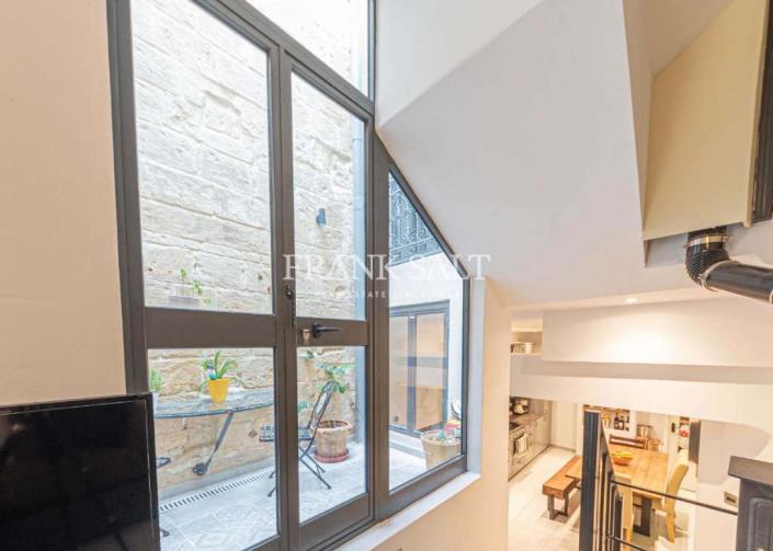 Image No.4-3 Bed Townhouse for sale