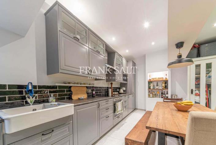 Image No.11-3 Bed Townhouse for sale