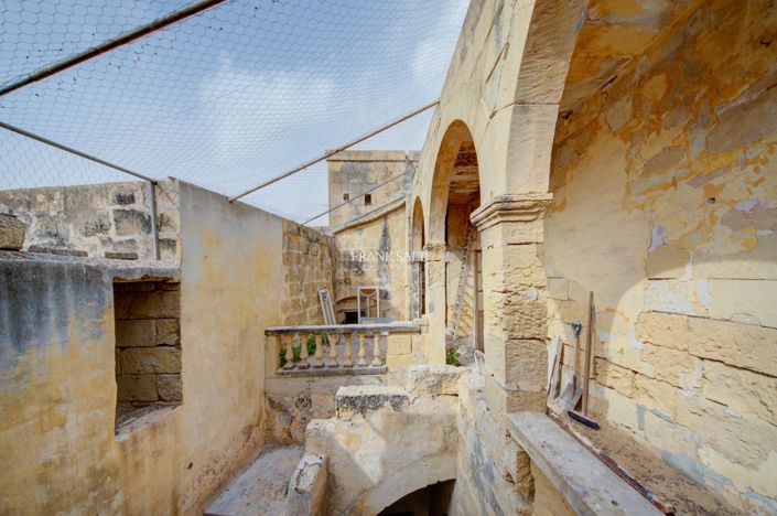 Image No.6-4 Bed Property for sale