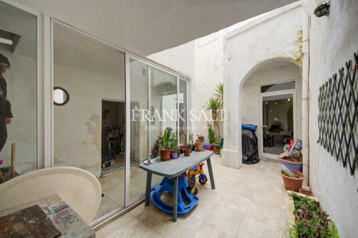 Image No.2-2 Bed Townhouse for sale