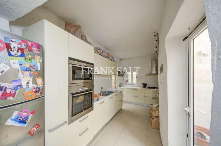 Image No.6-2 Bed Townhouse for sale