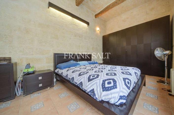 Image No.9-2 Bed Townhouse for sale