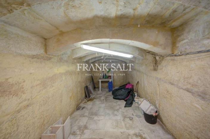 Image No.12-2 Bed Townhouse for sale