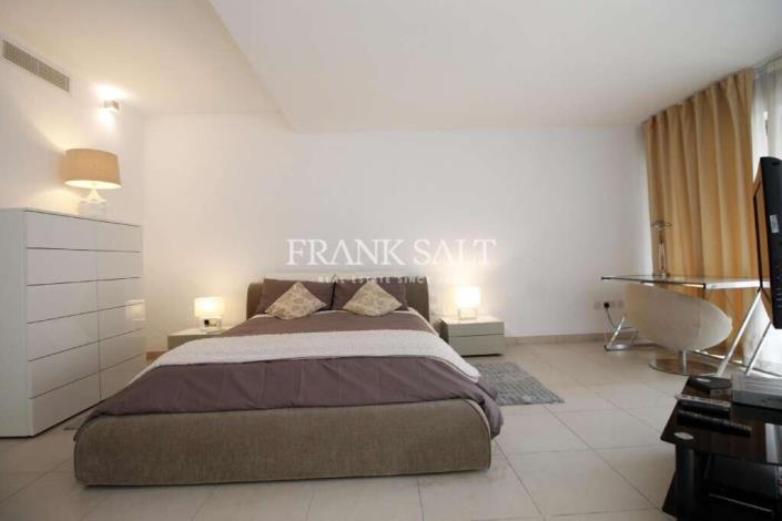 Image No.2-Appartement de 2 chambres à vendre à Portomaso