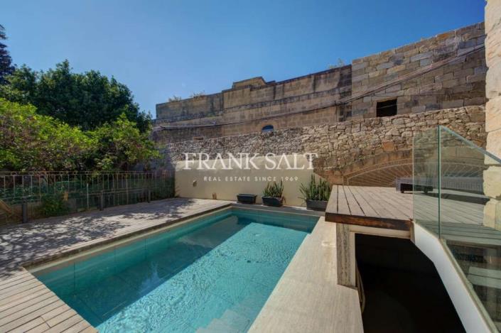 Image No.2-3 Bed Townhouse for sale