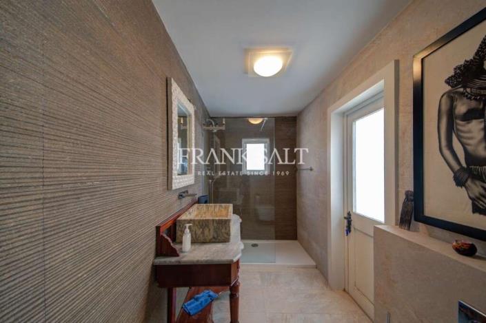 Image No.10-3 Bed Townhouse for sale