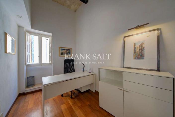 Image No.11-3 Bed Townhouse for sale