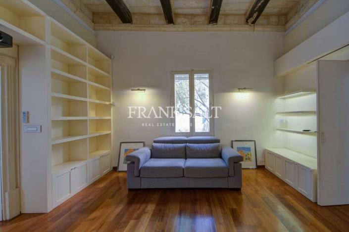 Image No.12-3 Bed Townhouse for sale