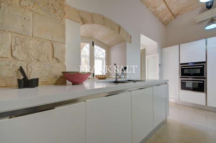 Image No.16-3 Bed Townhouse for sale