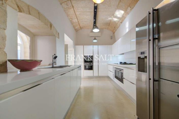 Image No.17-3 Bed Townhouse for sale