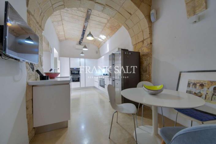 Image No.18-3 Bed Townhouse for sale