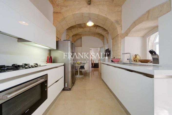 Image No.19-3 Bed Townhouse for sale