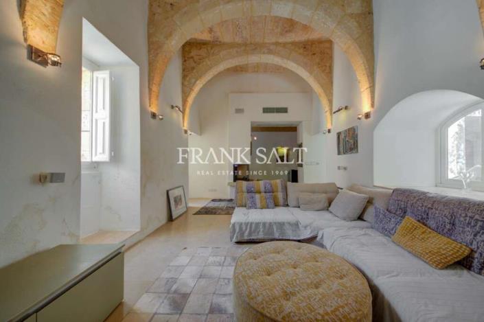 Image No.22-3 Bed Townhouse for sale