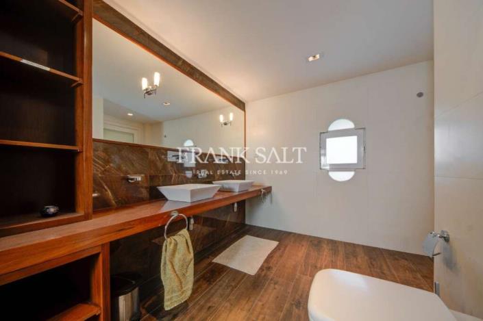 Image No.23-3 Bed Townhouse for sale