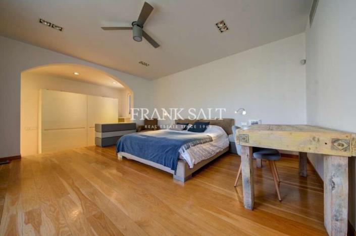 Image No.26-3 Bed Townhouse for sale