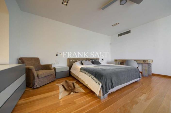 Image No.27-3 Bed Townhouse for sale