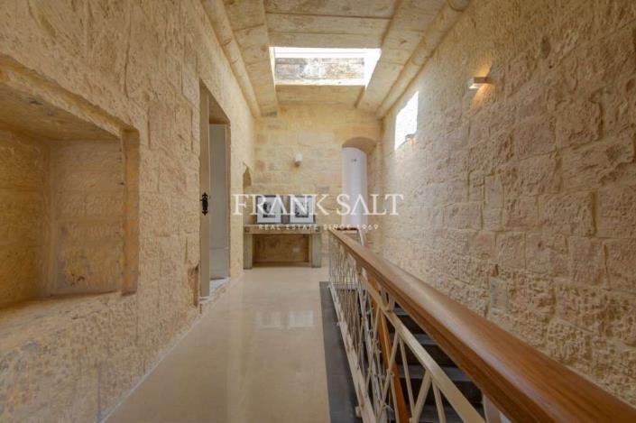 Image No.29-3 Bed Townhouse for sale