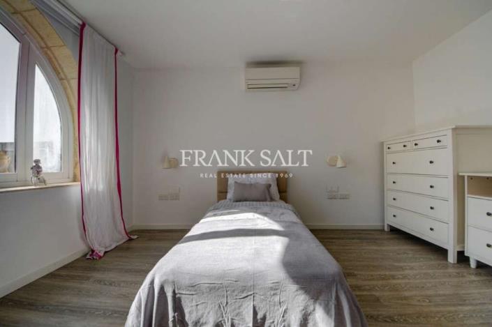 Image No.30-3 Bed Townhouse for sale