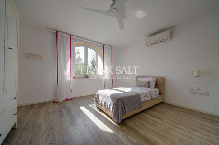 Image No.31-3 Bed Townhouse for sale