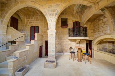 1 - Gharb, Country House