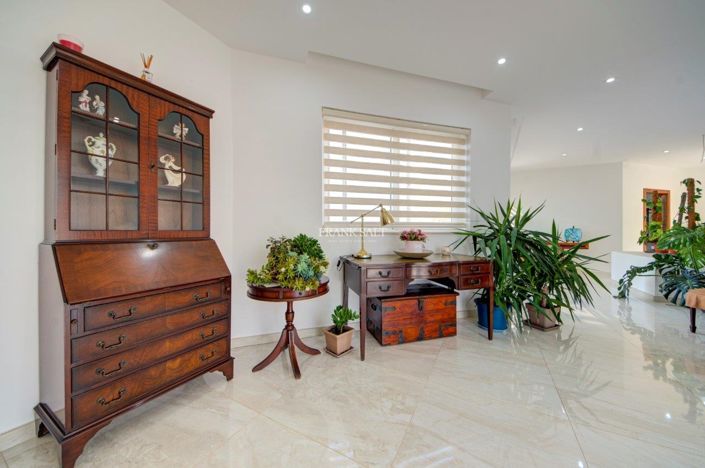 Image No.16-3 Bed Property for sale
