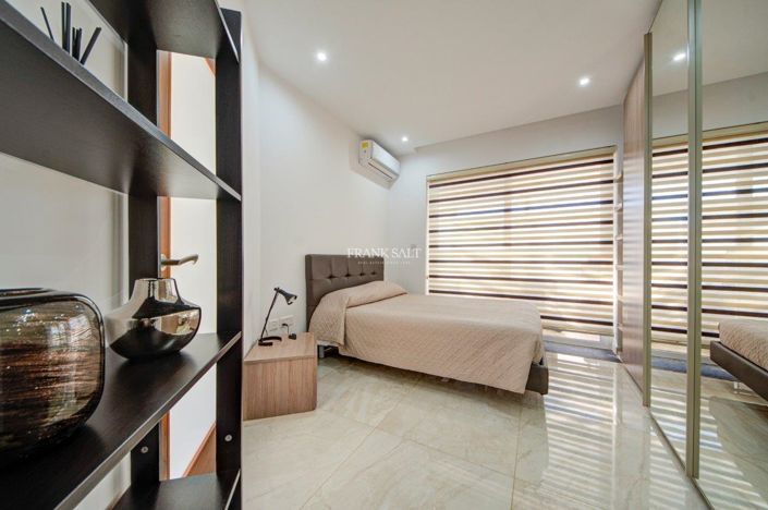 Image No.18-3 Bed Property for sale