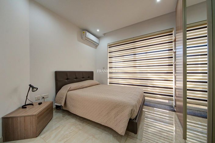 Image No.19-3 Bed Property for sale