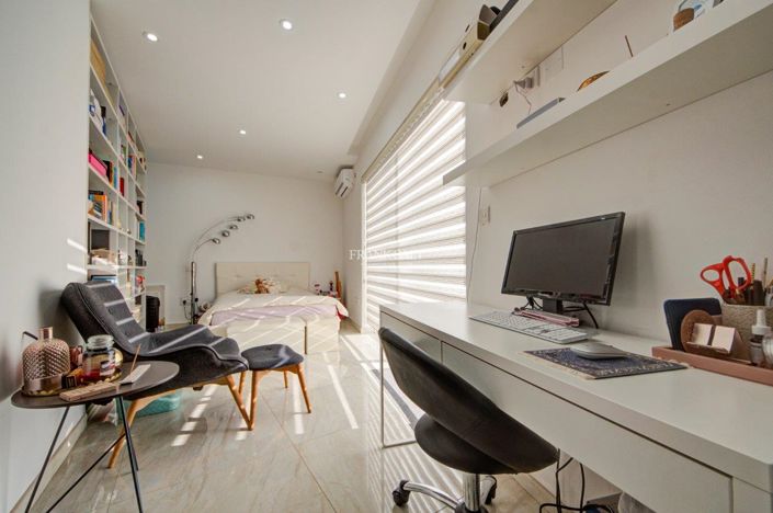 Image No.21-3 Bed Property for sale