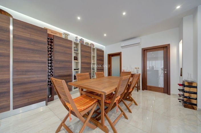 Image No.8-3 Bed Property for sale